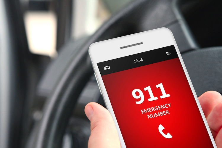 Rude 911 Dispatcher Ridiculed Woman Drowning in Car