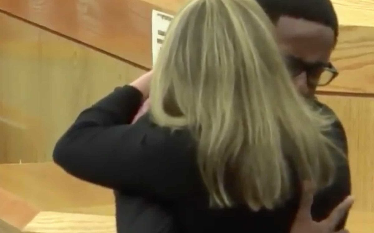 Botham Jean's Brother Embraces Amber Guyger in the Middle of the Courtroom After Saying He Forgives Her | "Again, I love you as a person and I don't wish anything bad on you."