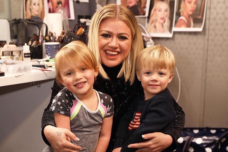 kelly clarkson reveals kids are still reeling from brandon blackstock divorce: 'i wish mommy and daddy were in the same house'