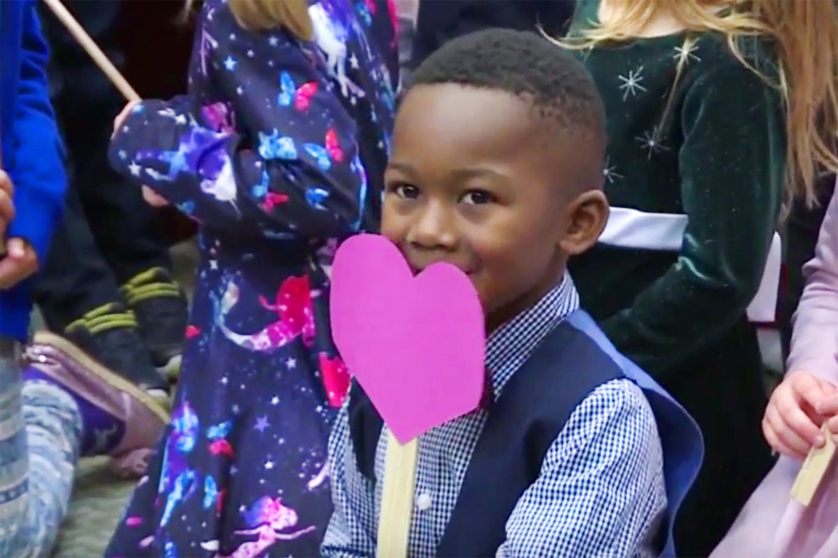 boy's entire kindergarten class shows up for his adoption hearing, proving that good things sometimes do happen