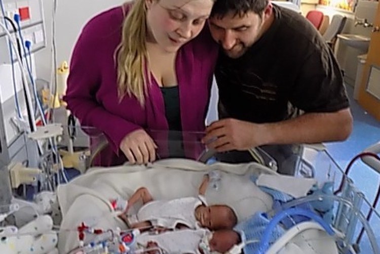 Emily Bridges: Mom Delivers Premature Twins in Bathroom Floor in Under Five Minutes