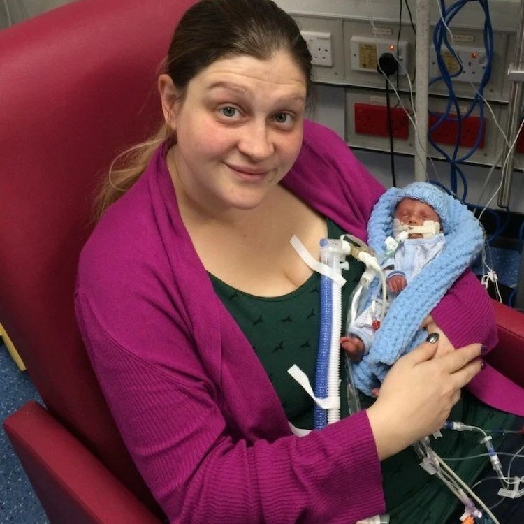 Emily Bridges: Mom Delivers Premature Twins in Bathroom Floor in Under Five Minutes
