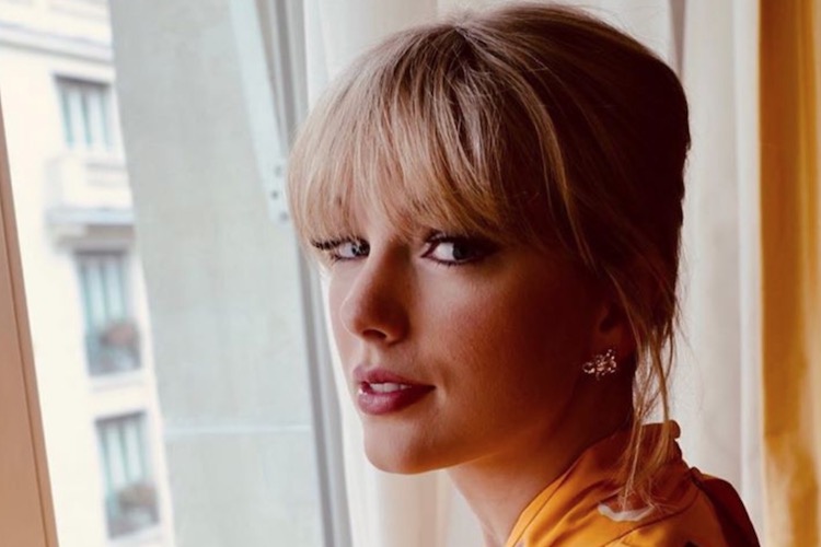 Taylor Swift Opens Up About Moms Brain Tumor Cancer Battle