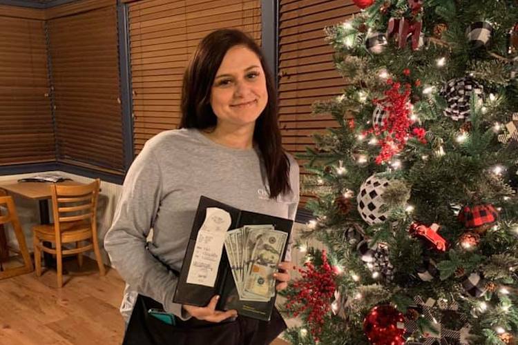 Daryl Collett: This Single Mom Got a Surprise $1,000 Tip Right Before Christmas: 'Literally the Best Feeling Ever'