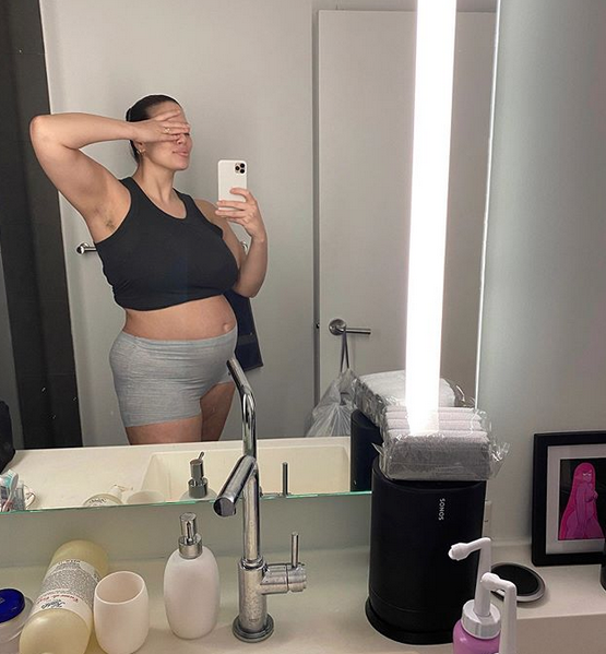 Ashley Graham Posts Candid and Honest Photo of her Breastfeeding While Drinking Coffee