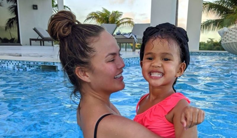Chrissy Teigen Is Helping Other Moms Who Dealt With Postpartum Depression Feel Like Their Not Alone