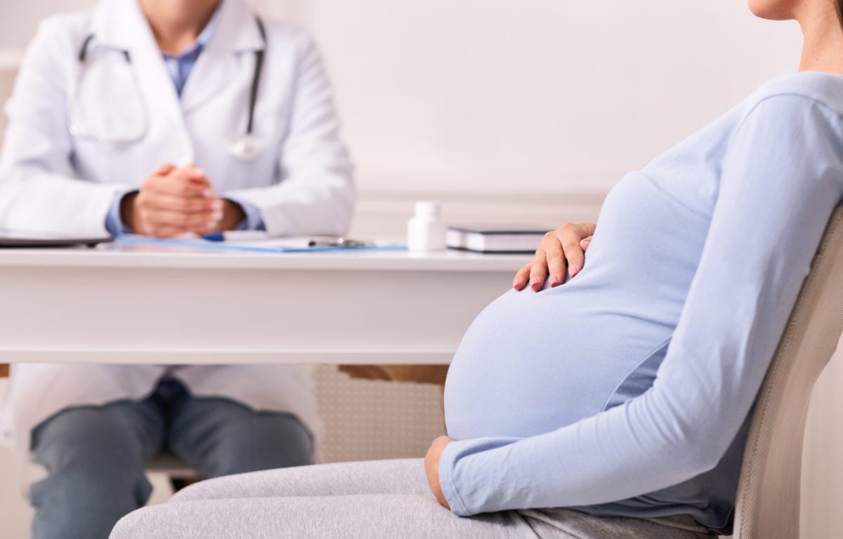 Pregnant Women In The UK Are Being Told To Stay Home For 3 Months But A Doctor Around The Globe Disagrees