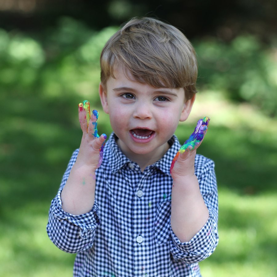 prince william and kate middleton share prince louis' second birthday photos