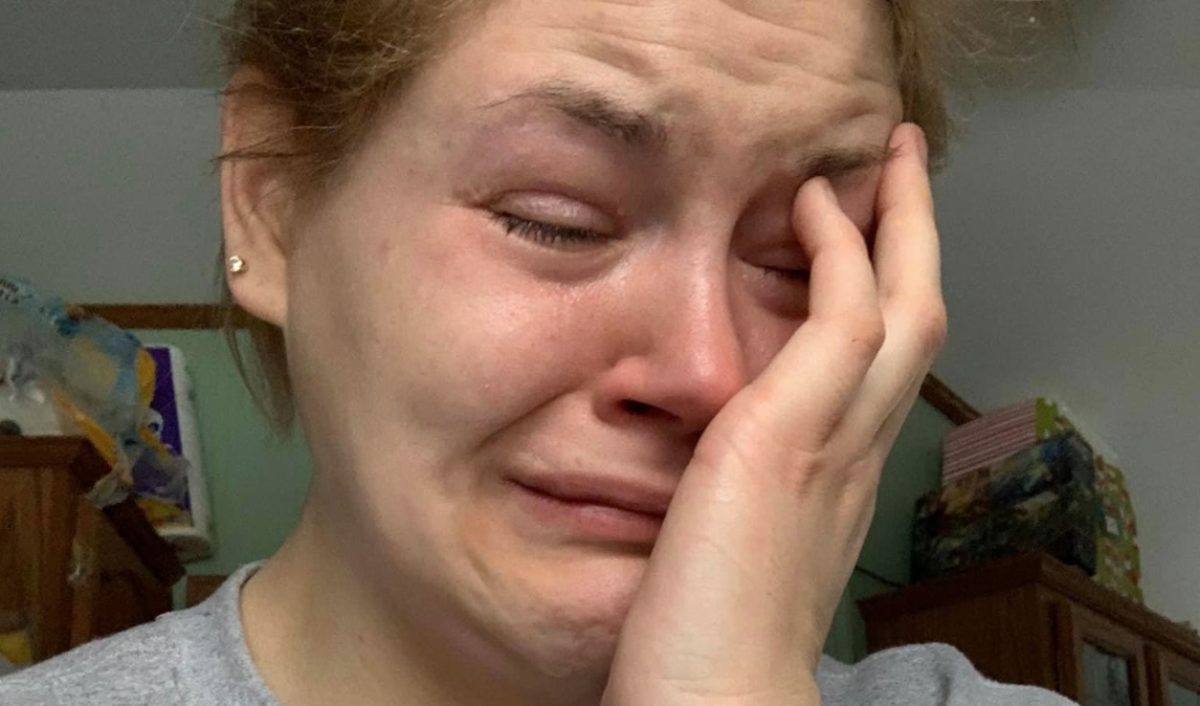 Mom Admits She Used to Judge Stay-At-Home-Moms; And Now That She's One of Them, She's Telling Others to Reach Out Because She's 'Not Okay'
