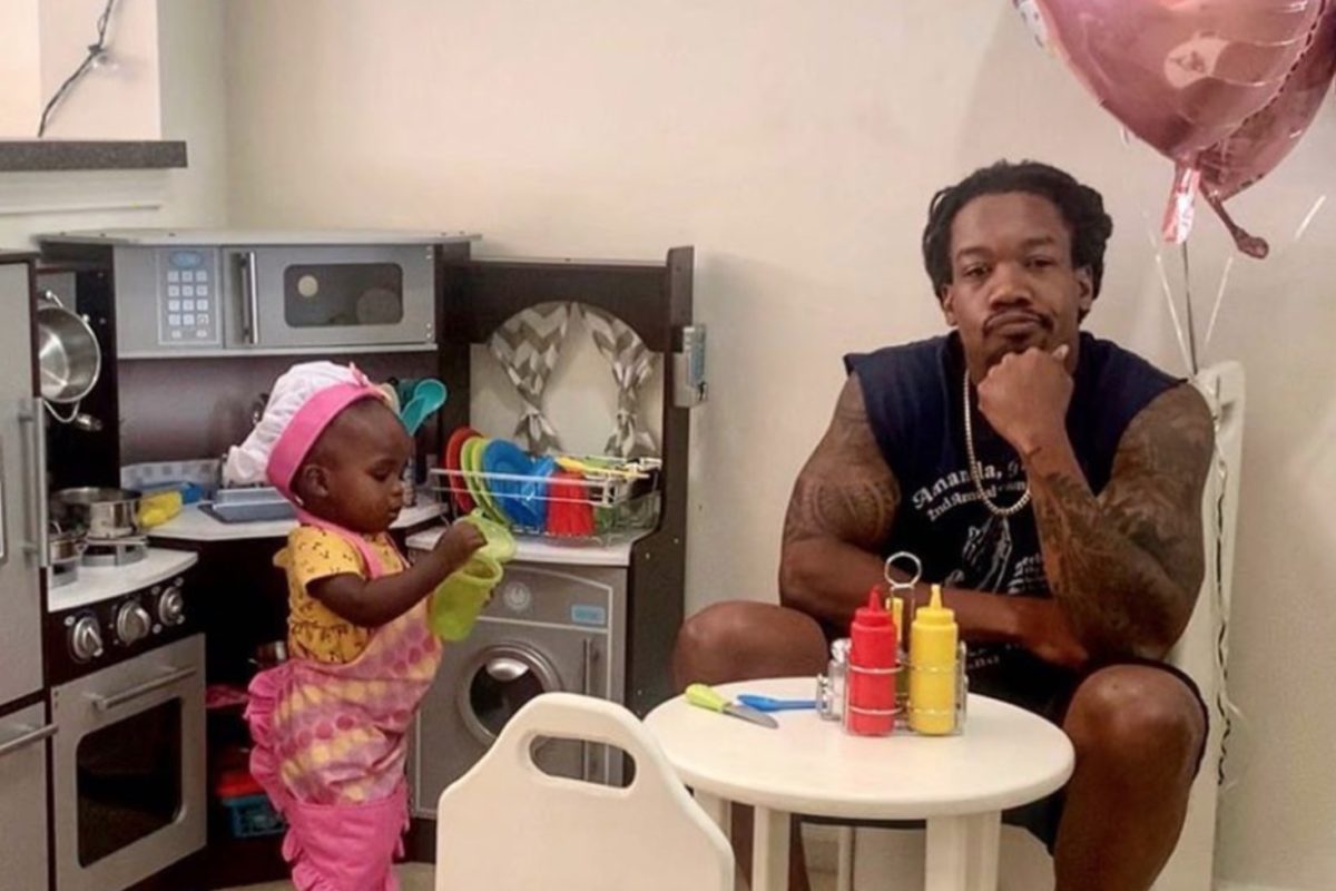 Dad Shares His Review of Daughter's Play Kitchen Service While Simultaneously Telling the World to Support Black Business