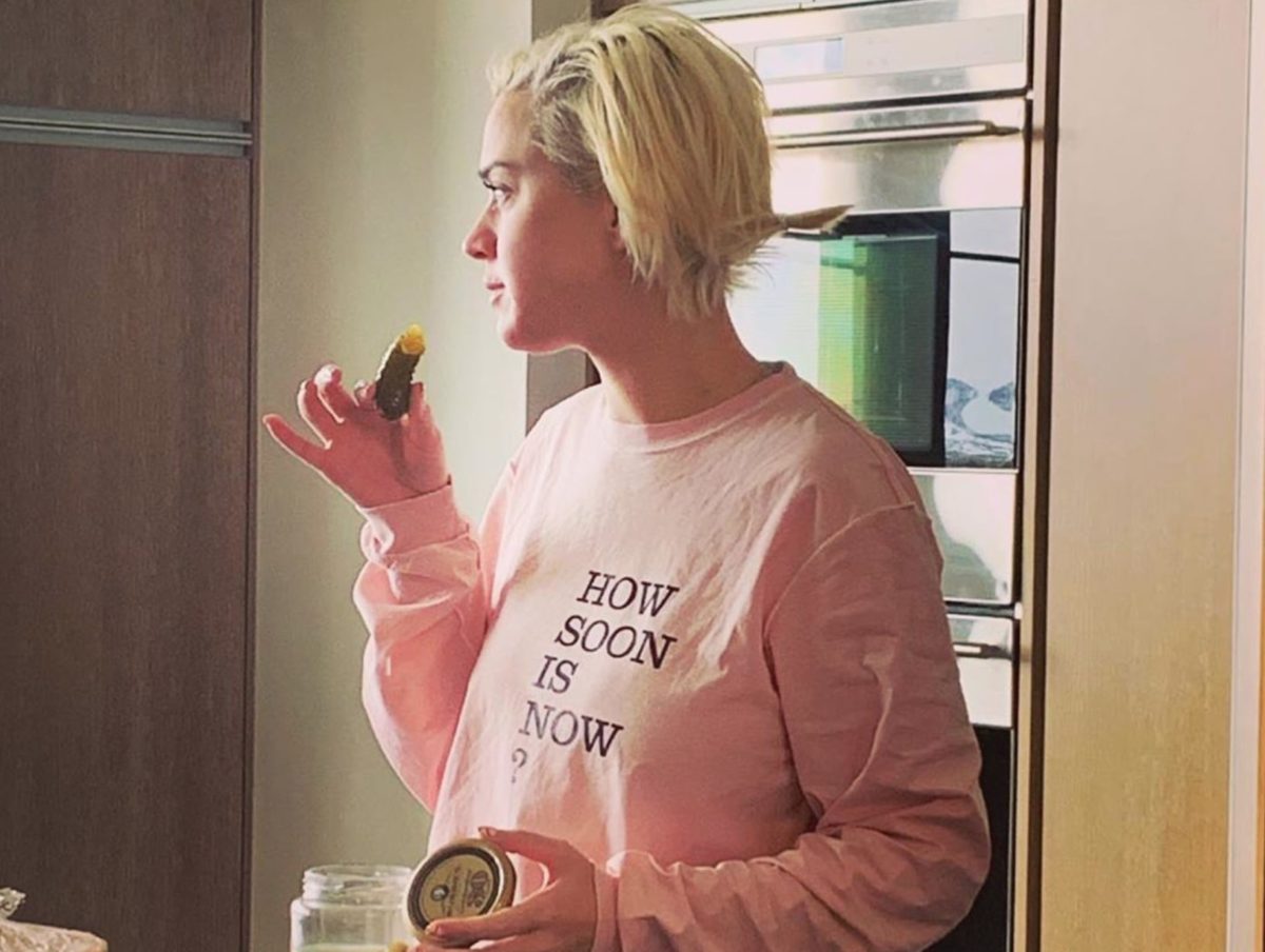 Katy Perry Flashes Her "Gross" Pregnancy Belly Button