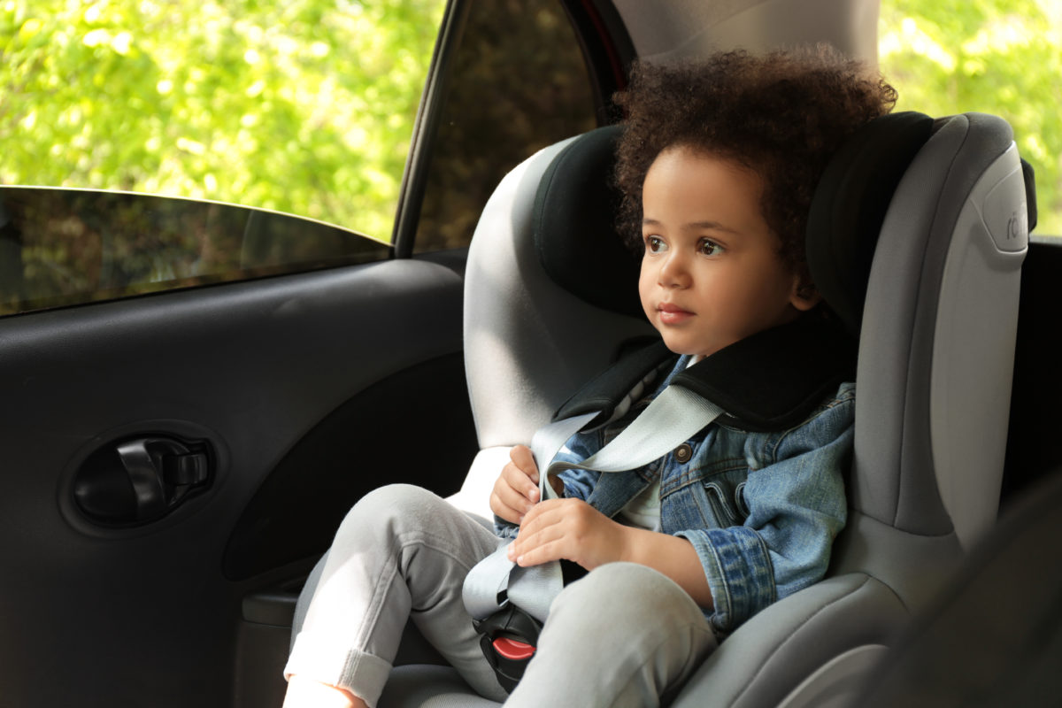 parents debate whether or not it is acceptable to leave their kids in their car during errands to protect them from covid