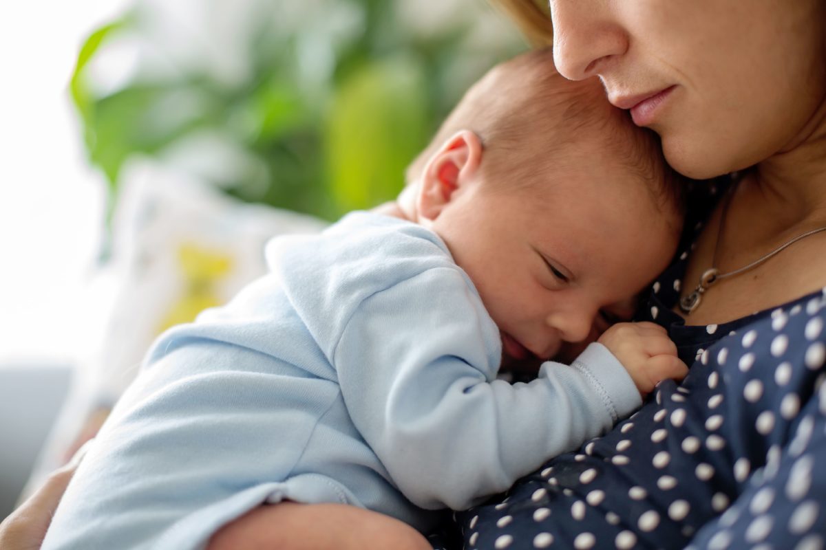 breastfeeding mom shamed for 'controversial' facebook post