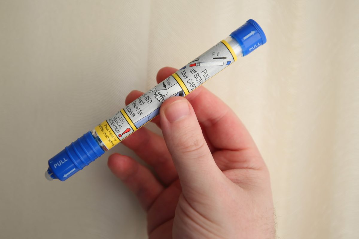 Dad Mistakenly Gives Son EpiPen, Demands Sister Pay Him Back