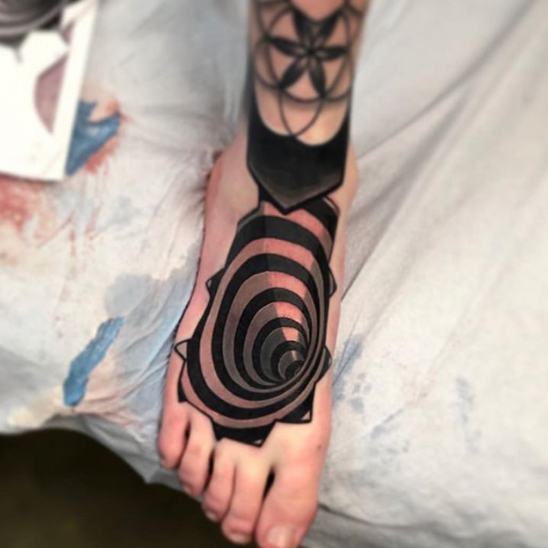 25 optical illusion tattoos that will blow your mind