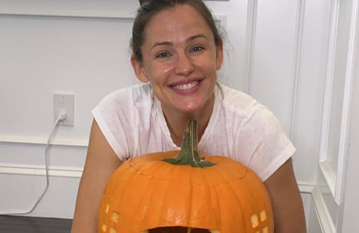 Jennifer Garner Is Shutting Down Pregnancy Rumors Once Again After Sharing a Photo of the Pumpkins She Carved