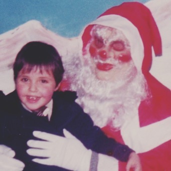 25 Scary Santas and the Children They Traumatized