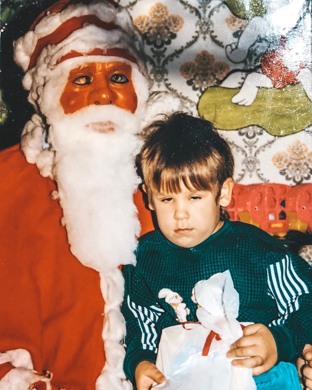 25 scary santas and the children they traumatized