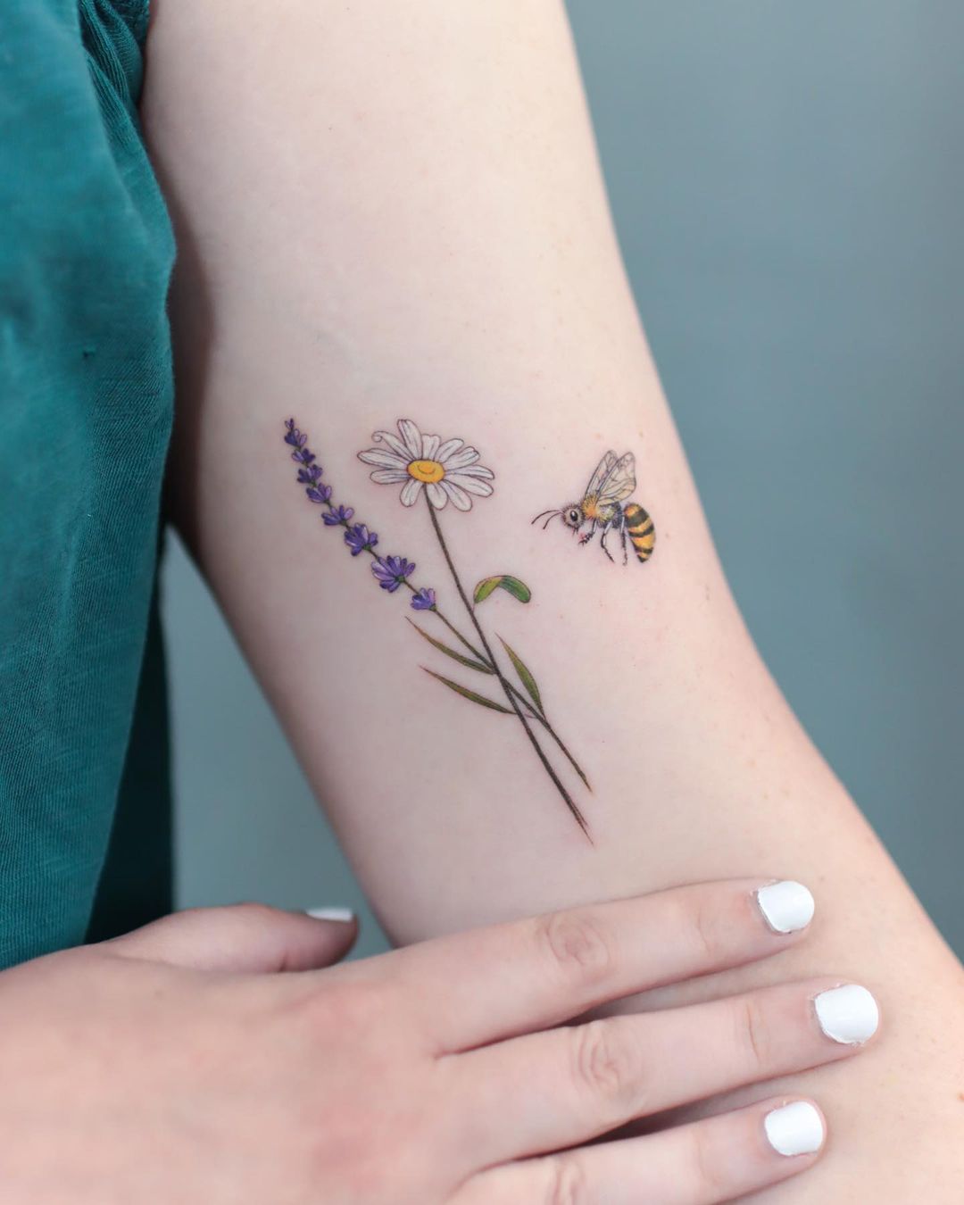 April Birth Flower Tattoo Daisy  Sweet Pea  TattooGlee  Birth flower  tattoos Daisy flower tattoos Flower tattoo on ankle