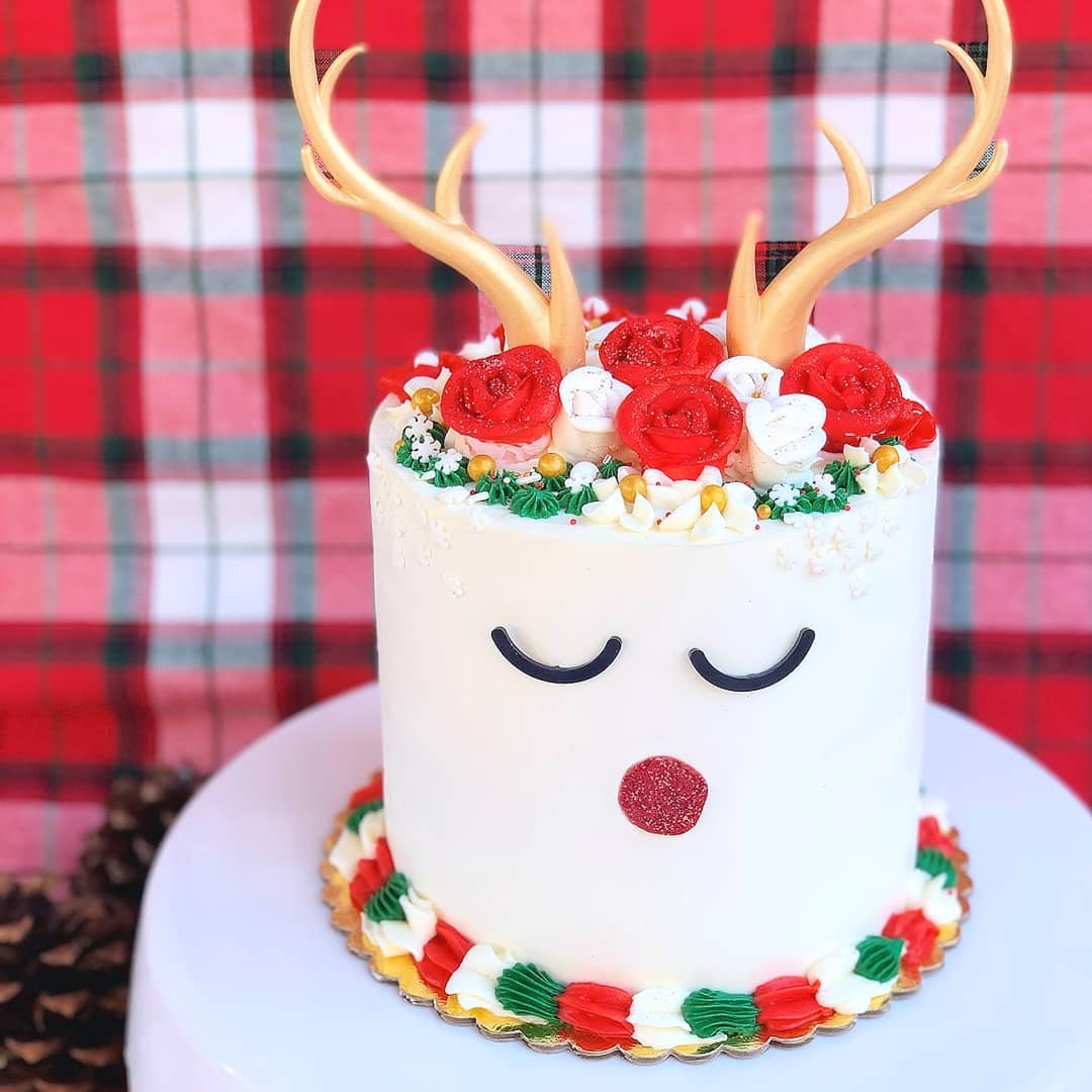 15 Gorgeous Christmas Cakes to Get You in the Spirit