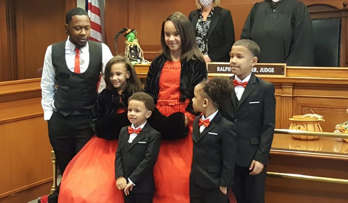 single foster dad reunites 5 siblings, adopts them all 