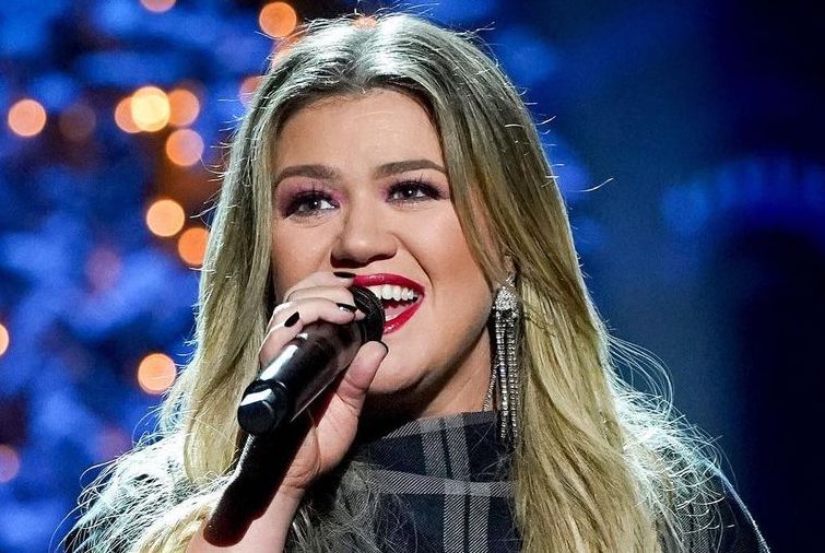 Kelly Clarkson's Ex Seeks Spousal and Child Support