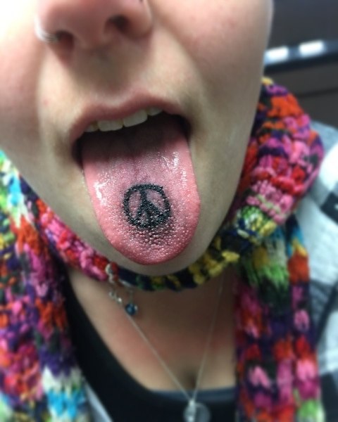 25 real tongue tattoos that we don't have a taste for