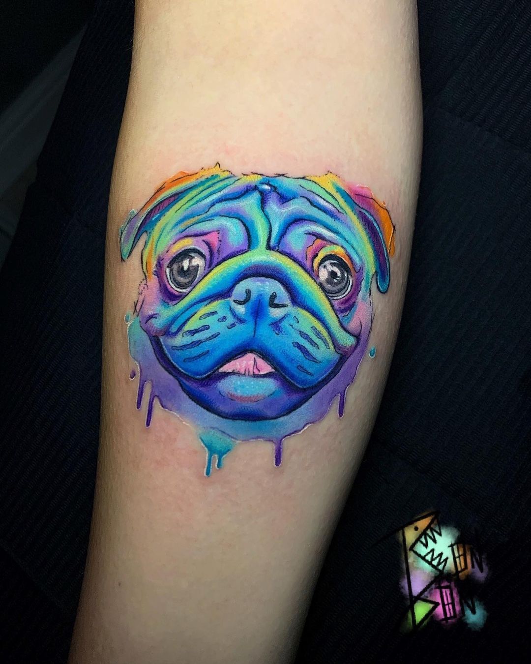 25 Neon-Tattoos, die die Farbe auf die Spitze treiben