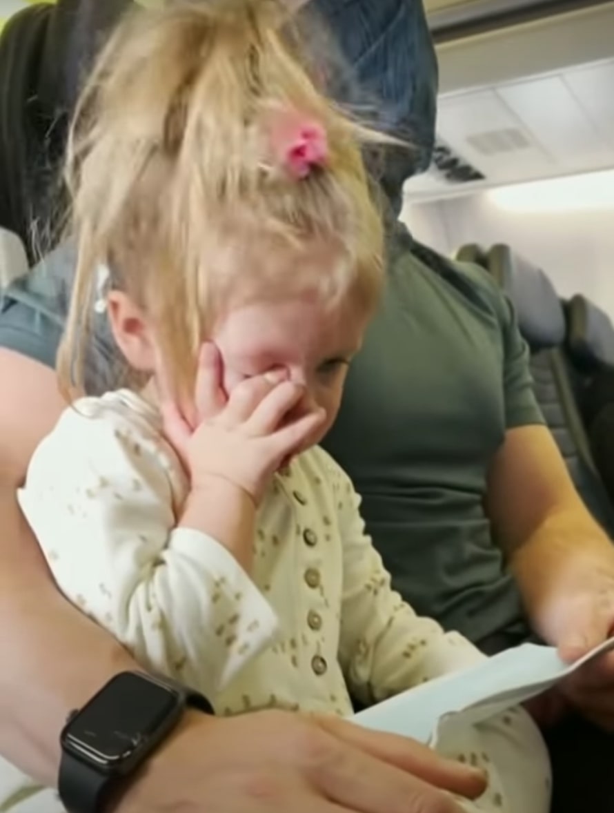 family removed from flight due to unmasked toddler