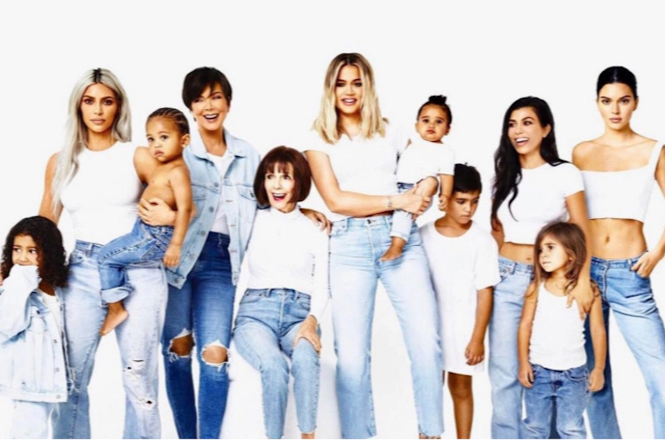the worst kardashian photoshop fails as spotted by their fans