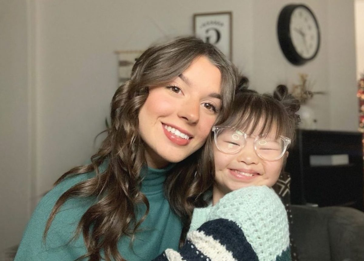 girl with down syndrome goes viral for styling sister’s hair