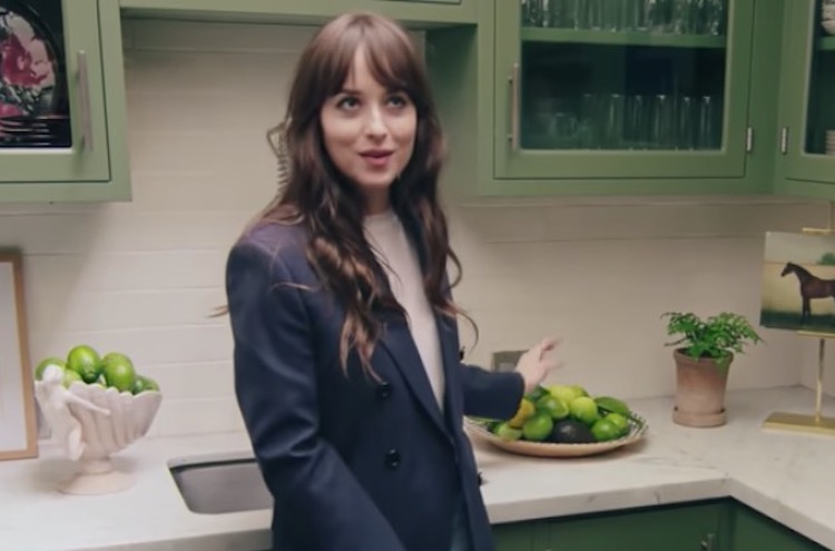 Dakota Johnson Has Been Deceiving Fans For Months About Citrus Fruit