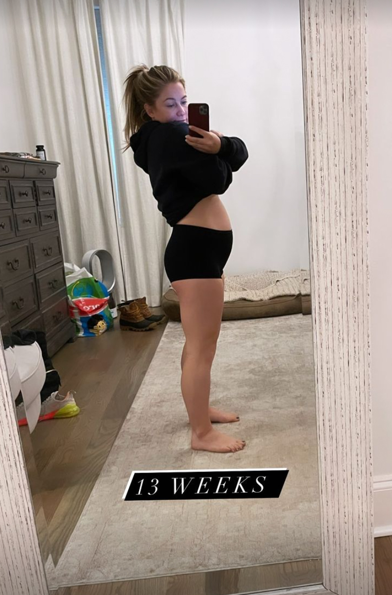 shawn johnson shares series of sweet bump selfies | shawn johnson recently announced that she and husband andrew east are expecting their second child. now she's sharing photos of her burgeoning baby bump.
