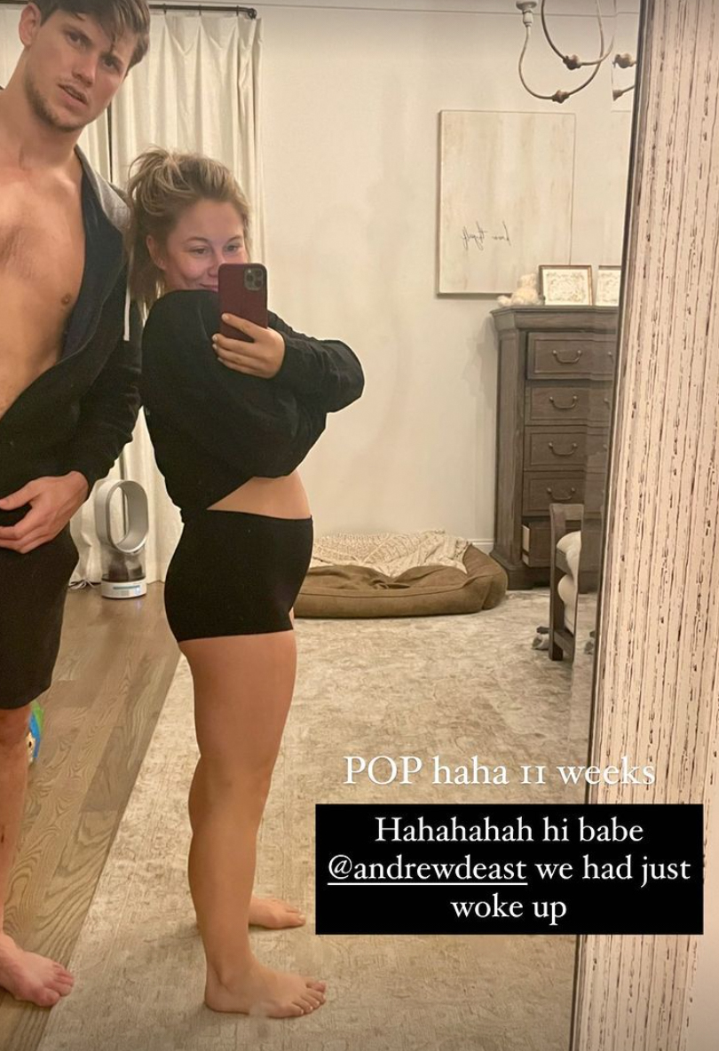 shawn johnson shares series of sweet bump selfies | shawn johnson recently announced that she and husband andrew east are expecting their second child. now she's sharing photos of her burgeoning baby bump.