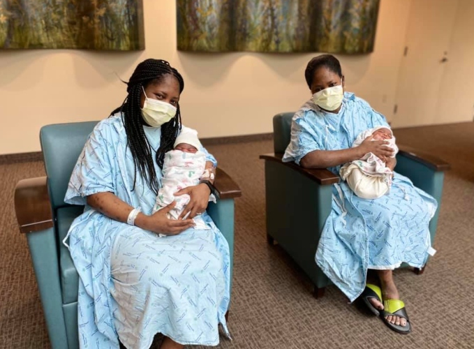 identical twin sisters miraculously give birth at same time