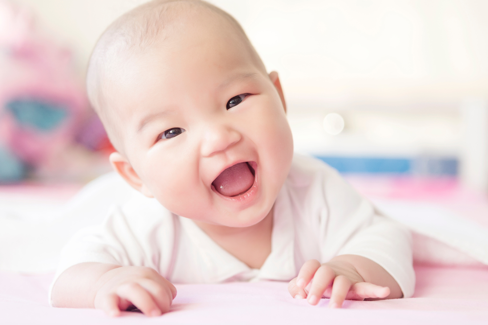 25 backwards baby names for girls that contain words, names, and hidden meanings in reverse