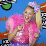 JoJo Siwa Felt Inspired by Her 'Super Encouraging' Girlfriend to Come Out