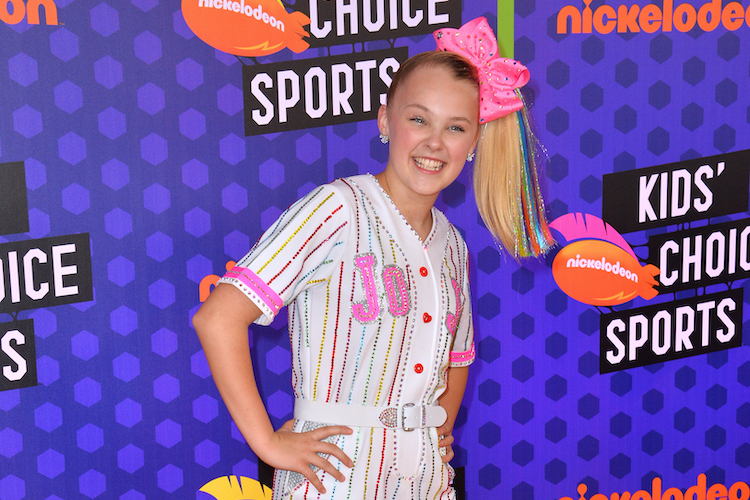 jojo siwa felt inspired by her 'super encouraging' girlfriend to come out
