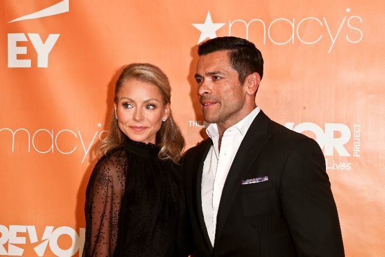 Kelly Ripa Reveals It Was A Psychic Who Leaked Her Pregnancy