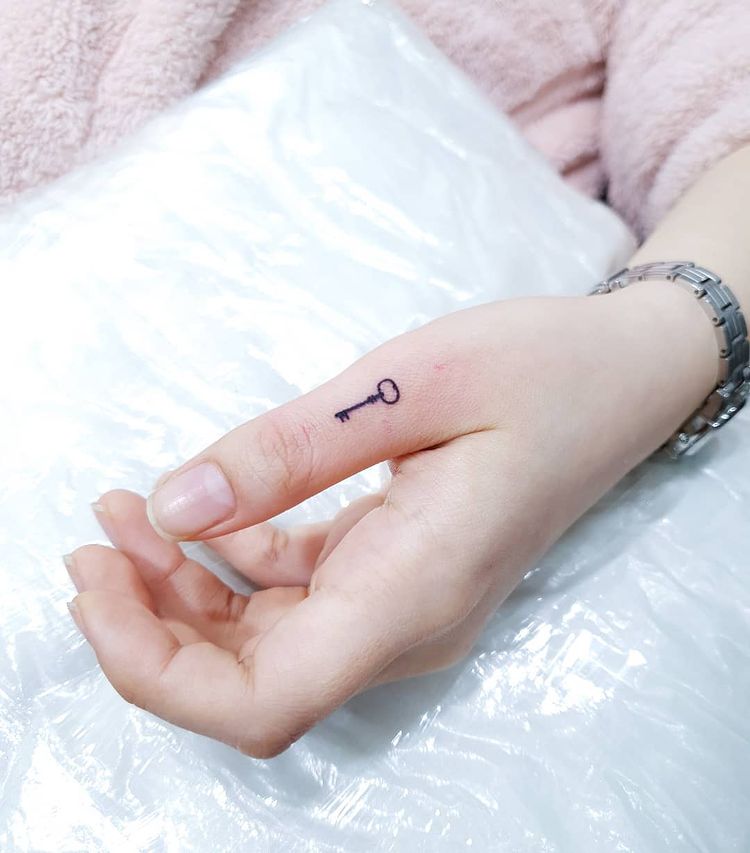 chrissy teigan just got finger tattoos, let's discover more ways to decorate your digits with ink | would you get tattoos on your fingers like chrissy teigen just did?