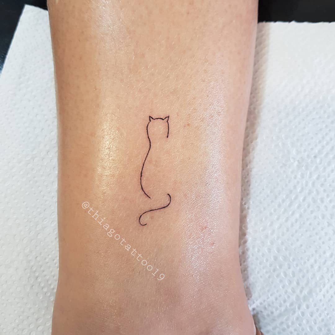25 Minimalist Tattoo Designs That Are Anything But Basic