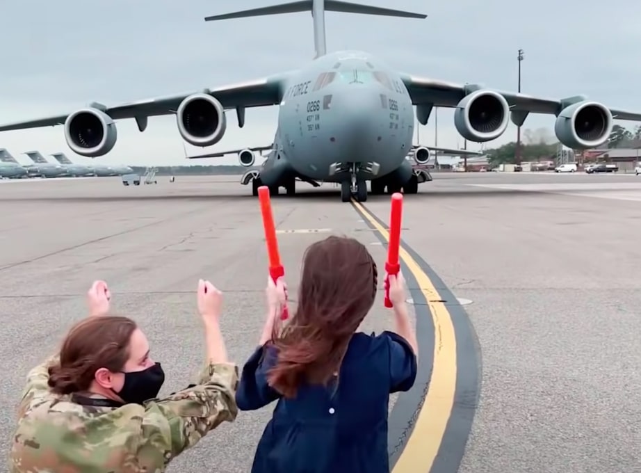 Girl Welcomes Dad Returning From Final Military Flight