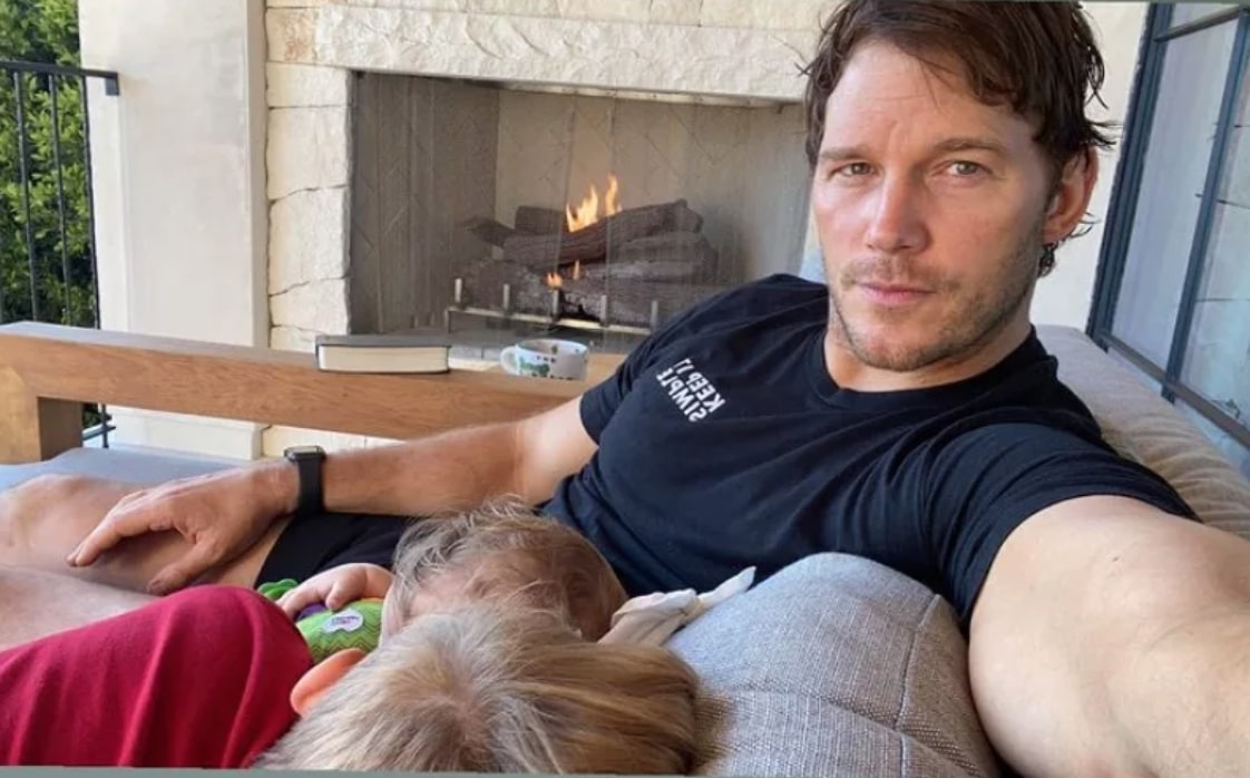 chris pratt posts selfie of son and 8-month-old daughter