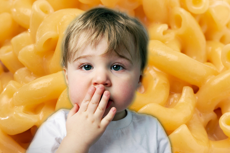 Waitress Refuses To Serve a Family Mac & Cheese Because Kid Vomits It Up Every Time
