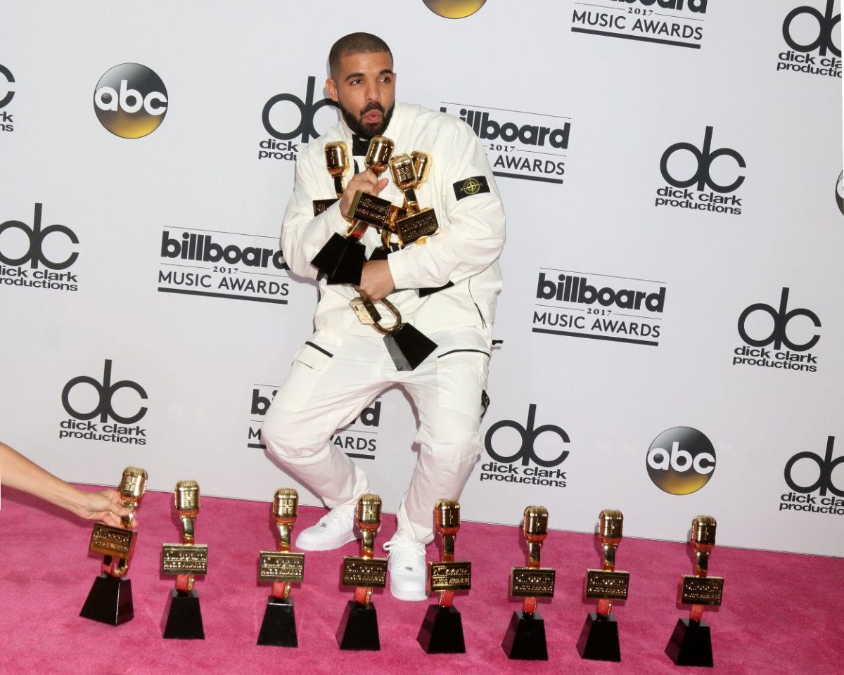 Drake Dedicates 2021 BBMA Award To 3-Year-Old Son Adonis In Sweet Tribute_1