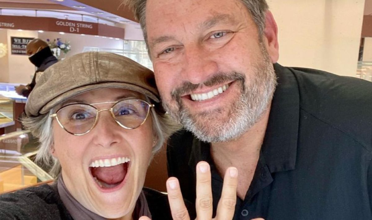 Ricki Lake Shows Off Her Massive 50k Engagement Ring From Ross Burningham