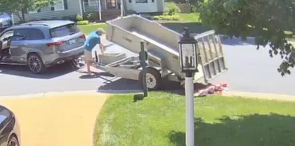 Estranged Dad Offloads 80,000 Pennies Onto Ex-Wife's Lawn As Final Child Support Payment, Daughter Responds3