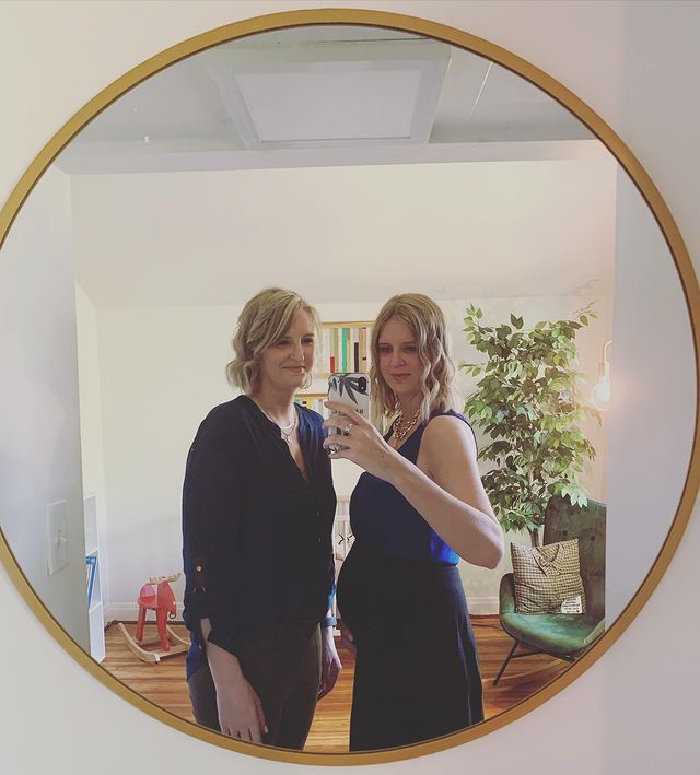 Identical 'Mirror' Twin Decides To Be Sister's Surrogate Despite Rare Syndrome