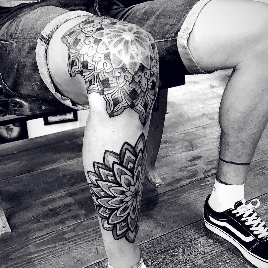 99 knee tattoos - creative knee tattoo ideas