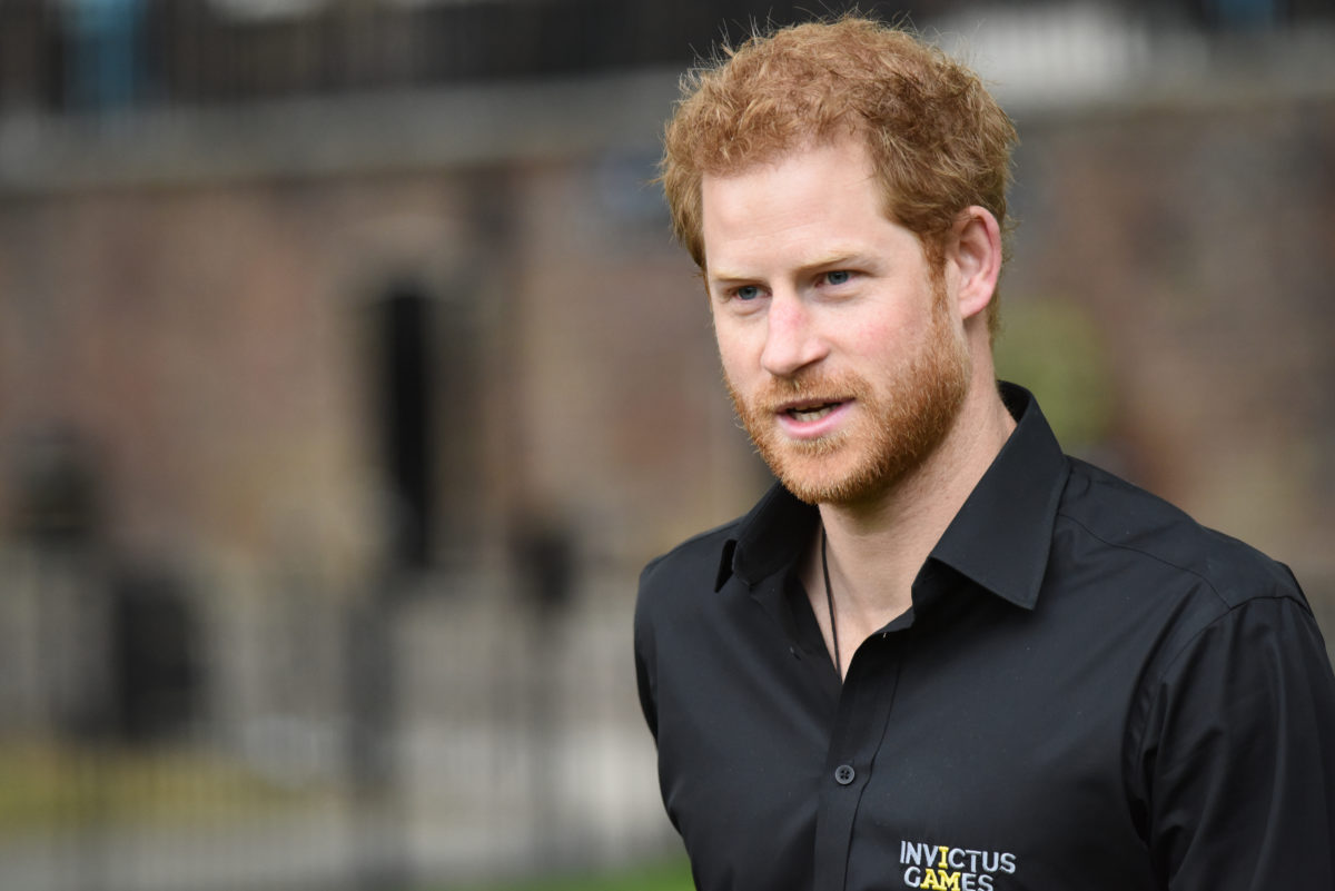 buckingham palace addresses prince harry's memoir announcement